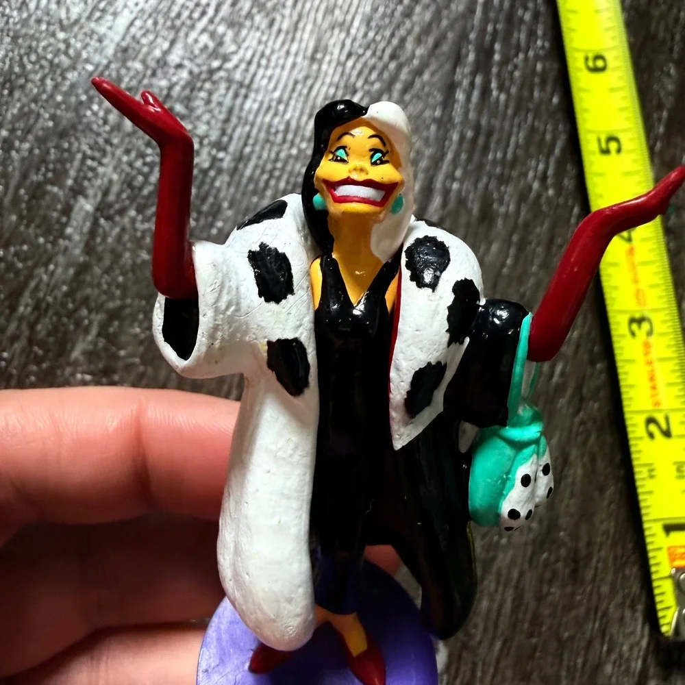 Disney Cruella De Vil Figurine 2004 101 Dalmatians Purple Queen Chess